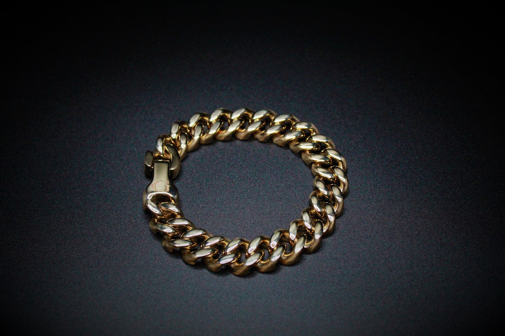 Eye link chain yellow gold