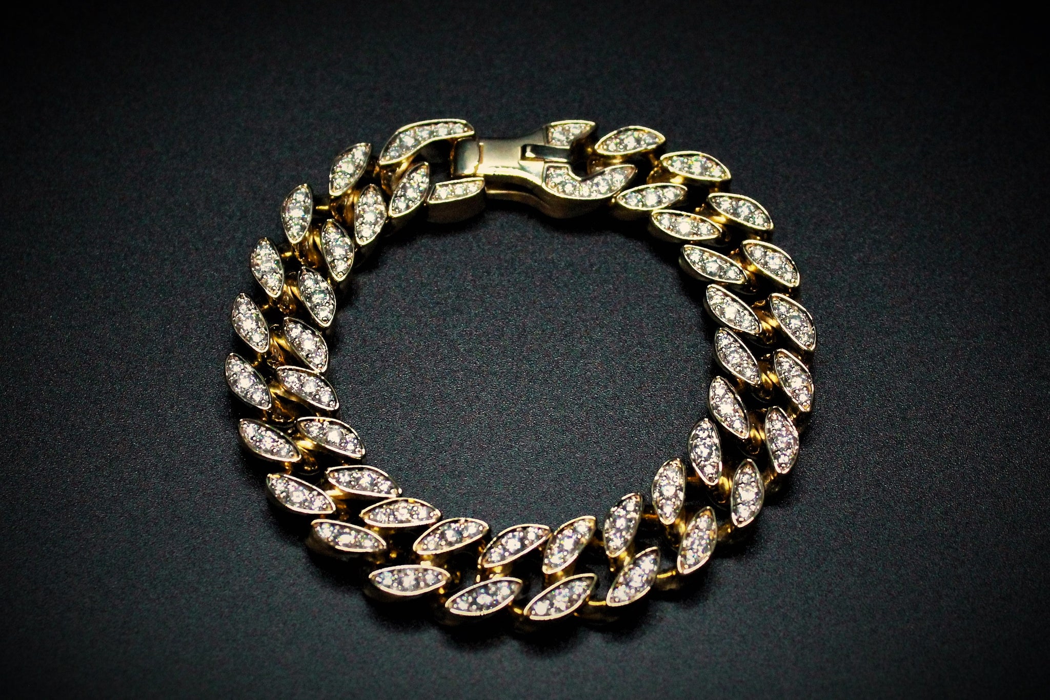 Eye link chain yellow gold