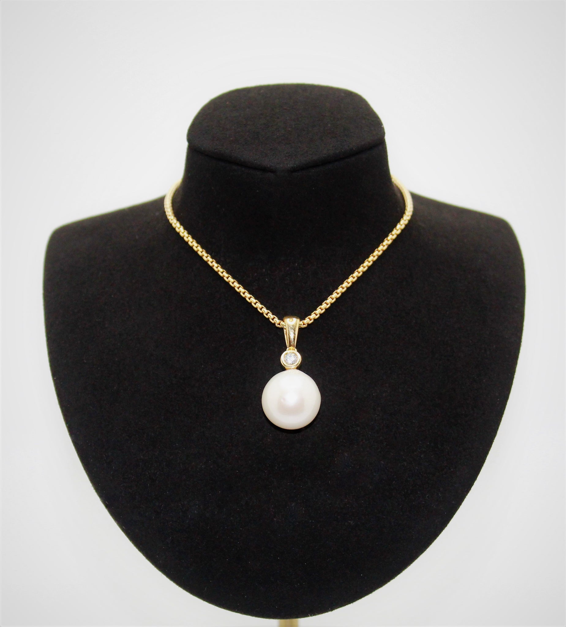 Australian pearl pendant