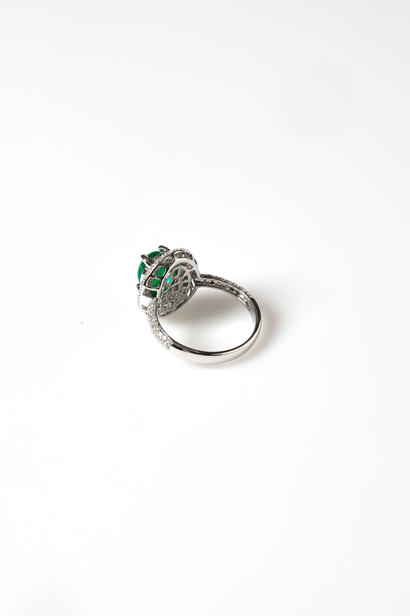 Hypnosis Emerald Cabochon ring